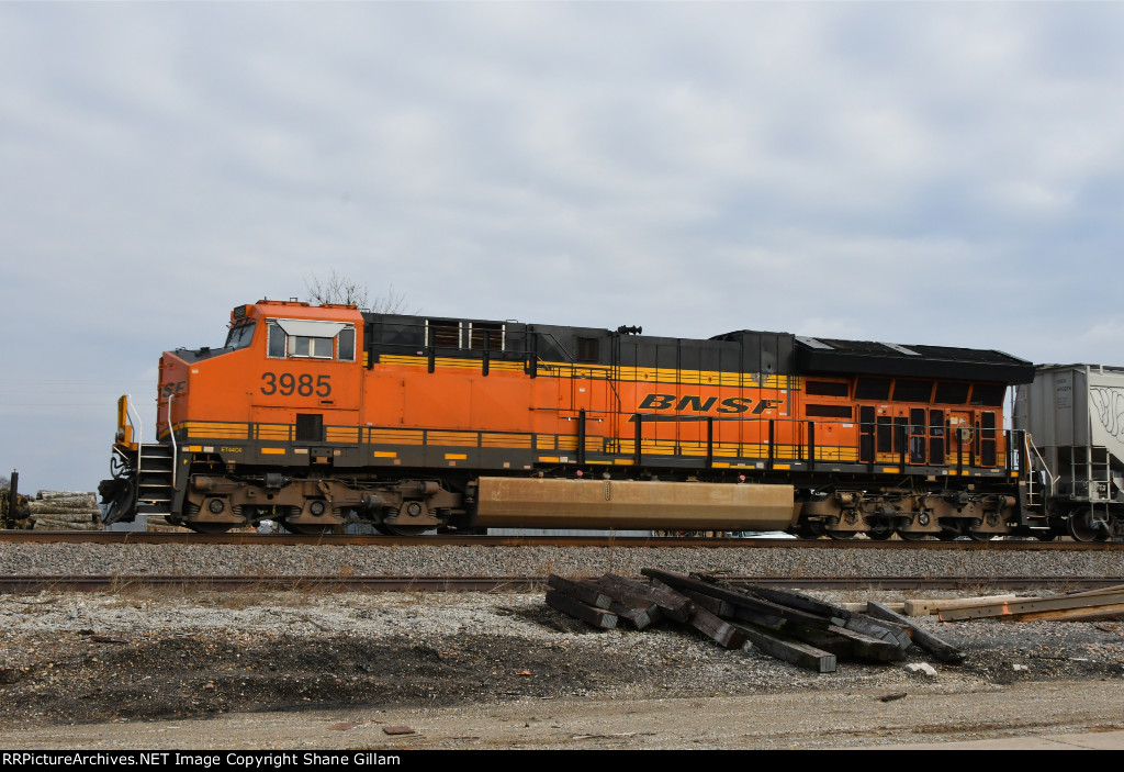 BNSF 3985 Roster shot